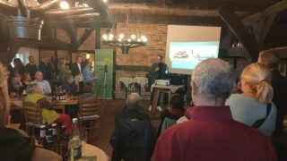 Was für ein schöner Neujahrsempfang!
Wir blicken auf einen inspirierenden Nachmittag zurück, gefüllt mit spannenden Reden von unserer Bürgermeisterin, dem Landrat, unserer Bundestagskandidatin Dr. Lena Gumnior, Eva Viehoff MdL und unserem Referenten Stephan Christ MdL.

Tolle Musik, köstliche Häppchen und der Austausch mit euch haben diesen Tag toll gemacht. Wir sind stolz, Gastgeber gewesen zu sein und freuen uns schon auf viele gemeinsame Projekte in diesem Jahr.
Vielen Dank an alle, die dabei waren.