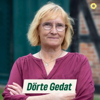 Ich bin Dörte Gedat, kandidiere für Kreistag, Gemeinde- und Ortsrat in Schwanewede und setze mich dafür ein, dass auf dem Gelände der Lützow-Kaserne bezahlbarer Wohnraum für Familien, junge Menschen und Ältere entsteht. Niemand soll aus Schwanewede wegziehen müssen, weil er sich das Wohnen hier nicht mehr leisten kann. #schwanewede #grueneschwanewede #kommunalwahl2026 #schwanewedewirdgruen #bezahlbareswohnen